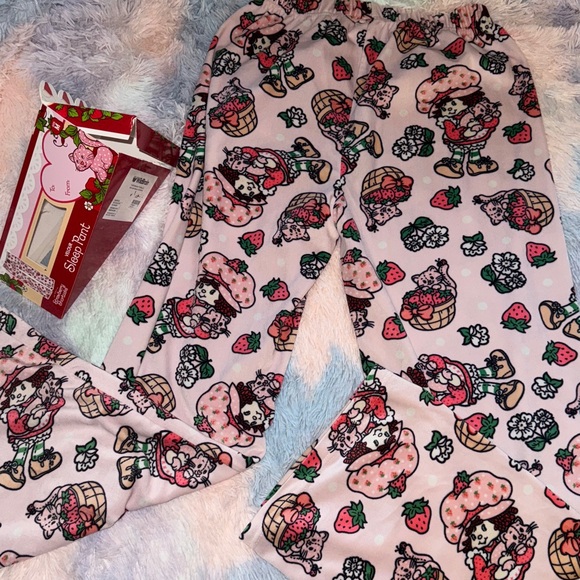 Strawberry Shortcake Print Lounge Pants x Forever 21
Gently used + original box - Picture 3 of 9